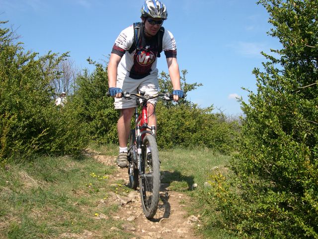 Le GR au dessus de la falaise